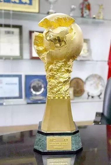 中超联赛冠军奖杯叫什么？这座火神杯背后的故事，你可能真没全搞懂